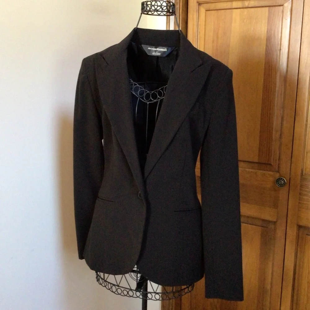 Norma Kamali Black single breasted blazer, Size 4, New - Picture 5 of 9